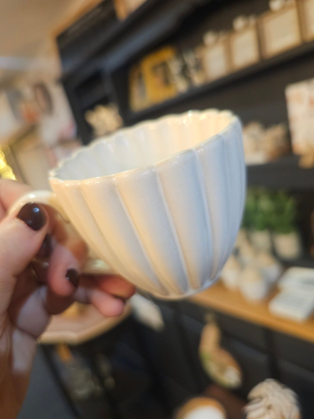 Scallop ceramic cup