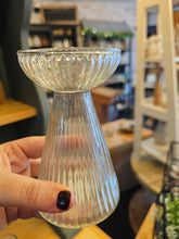Load image into Gallery viewer, Vase - glass
